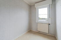 Cette maison idéalement située près du centre de Grimbergen allie une excellente localisation à un cadre verdoyant.
Elle dispose de trois chambres, d’un vaste grenier de 37m² offrant le potentiel de créer deux pièces supplémentaires, ainsi que d
