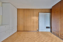 Cette spacieuse et lumineuse maison familiale dispose de 4 vraies chambres, d’un garage séparé et d’un jardin agréable.
Elle est située dans une rue calme avec peu de circulation, ce qui contribue à un cadre de vie sûr et agréable.
De plus, la 
