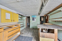 Cette spacieuse et lumineuse maison familiale dispose de 4 vraies chambres, d’un garage séparé et d’un jardin agréable.
Elle est située dans une rue calme avec peu de circulation, ce qui contribue à un cadre de vie sûr et agréable.
De plus, la 