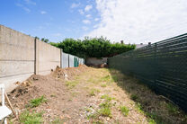 Cette charmante maison familiale avec 3 chambres et un jardin est idéalement située dans une rue à sens unique paisible, à quelques pas du centre de Saint-Nicolas. La maison est particulièrement économe en énergie avec un label EPC B et offre un co