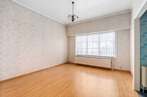 Cette charmante maison de 3 chambres est situ&eacute;e dans un environnement rural &agrave; Vilvorde (Houtem), sur un vaste terrain de 1.250 m&sup2;.

Au rez-de-chauss&eacute;e, vous trouverez un hall d&rsquo;entr&eacute;e avec toilettes invit&eacute;s s&eacute;par&eacute;es, menant vers un s&eacute;jour spaci