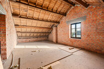 Cette charmante maison de 3 chambres est situ&eacute;e dans un environnement rural &agrave; Vilvorde (Houtem), sur un vaste terrain de 1.250 m&sup2;.

Au rez-de-chauss&eacute;e, vous trouverez un hall d&rsquo;entr&eacute;e avec toilettes invit&eacute;s s&eacute;par&eacute;es, menant vers un s&eacute;jour spaci