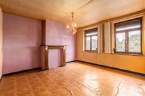 Cette spacieuse maison familiale est situ&eacute;e &agrave; proximit&eacute; du centre de Vilvorde et dispose de pas moins de 5 chambres, d&rsquo;un grenier suppl&eacute;mentaire, d&rsquo;une cave et d&rsquo;une terrasse. Gr&acirc;ce &agrave; ses beaux volumes et &agrave; ses diff&eacute;rents niveaux, la maison 