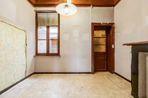 Cette spacieuse maison familiale est situ&eacute;e &agrave; proximit&eacute; du centre de Vilvorde et dispose de pas moins de 5 chambres, d&rsquo;un grenier suppl&eacute;mentaire, d&rsquo;une cave et d&rsquo;une terrasse. Gr&acirc;ce &agrave; ses beaux volumes et &agrave; ses diff&eacute;rents niveaux, la maison 