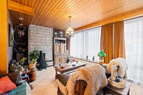 Cette solide maison de trois chambres b&eacute;n&eacute;ficie d&rsquo;un excellent emplacement &agrave; proximit&eacute; des transports en commun et de nombreuses commodit&eacute;s. Un atout majeur est son accessibilit&eacute; ais&eacute;e vers Bruxelles et le Ring de Bruxelles (R0). La maison dispos