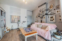 Cette spacieuse maison id&eacute;alement situ&eacute;e au c&oelig;ur de Zaventem offre 3 chambres &agrave; coucher de taille confortable, 
avec la possibilit&eacute; d&rsquo;en am&eacute;nager une 4ᵉ, 2 espaces de vie, 2 salles de bains ainsi qu&rsquo;un espace polyvalent au rez-de-chauss&eacute;e.
Un