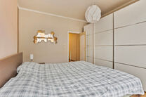 Cet appartement de plain-pied prêt à emménager offre une expérience de vie confortable avec deux chambres,
un garage intérieur et un jardin spacieux. Il est situé dans une rue à sens unique calme dans un quartier résidentiel de Vilvorde.
L'apparte