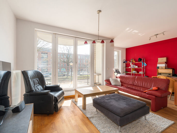 Ce lumineux appartement 1 chambre b&eacute;n&eacute;ficie d&rsquo;une excellente situation dans le quartier recherch&eacute; &laquo; La Chasse &raquo; &agrave; Etterbeek, &agrave; distance de marche des campus de la VUB et de l&rsquo;ULB, et &agrave; la fronti&egrave;re de Woluwe-Saint-Pierre (Chant d&rsquo;Oiseau) et