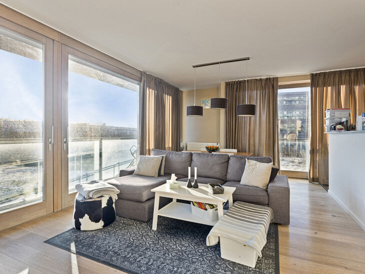 Dit prachtige, instapklare hoekappartement combineert een uitzonderlijke ligging met een optimaal wooncomfort. Gelegen aan de rand van het Park Drie Fonteinen in Vilvoorde, geniet u hier van een groene en rustige omgeving, terwijl u toch vlot toegang heef
