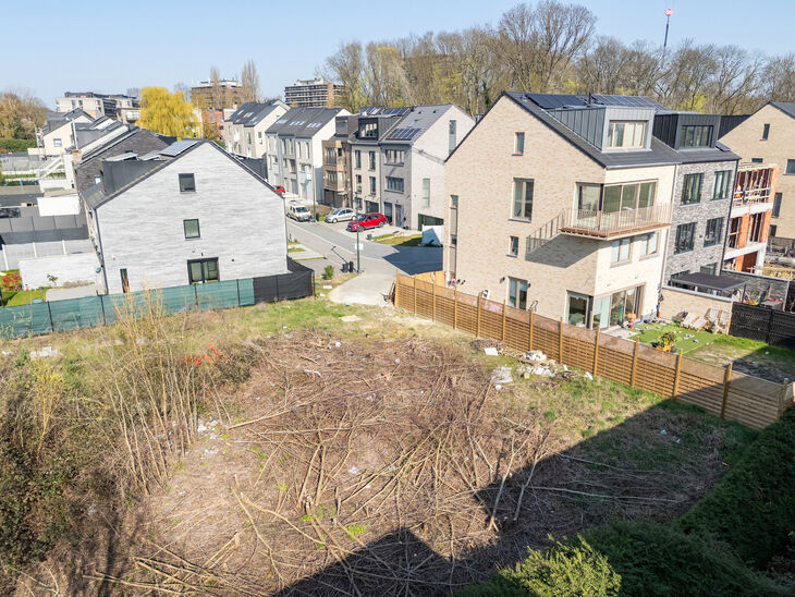 Full description: https://www.homerun.immo/en/for-sale
bart@homerun.immo &ndash; 02 445 10 00
FREE VALUATION: https://www.homerun.immo/en/valuation

This 428 m&sup2; building plot is ideally located in the recent &lsquo;Craetbosch&rsquo; development, a quiet and green re