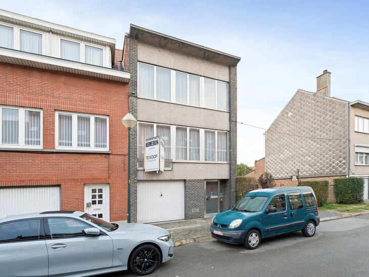 Uitgebreide beschrijving: https://www.homerun.immo/nl/te-koop
GRATIS SCHATTING: https://www.homerun.immo/nl/schatting
VIDEO TOUR: https://www.youtube.com/watch?v=6sY5eU9lux8

Deze solide woning met drie slaapkamers geniet van een uitstekende ligging in de